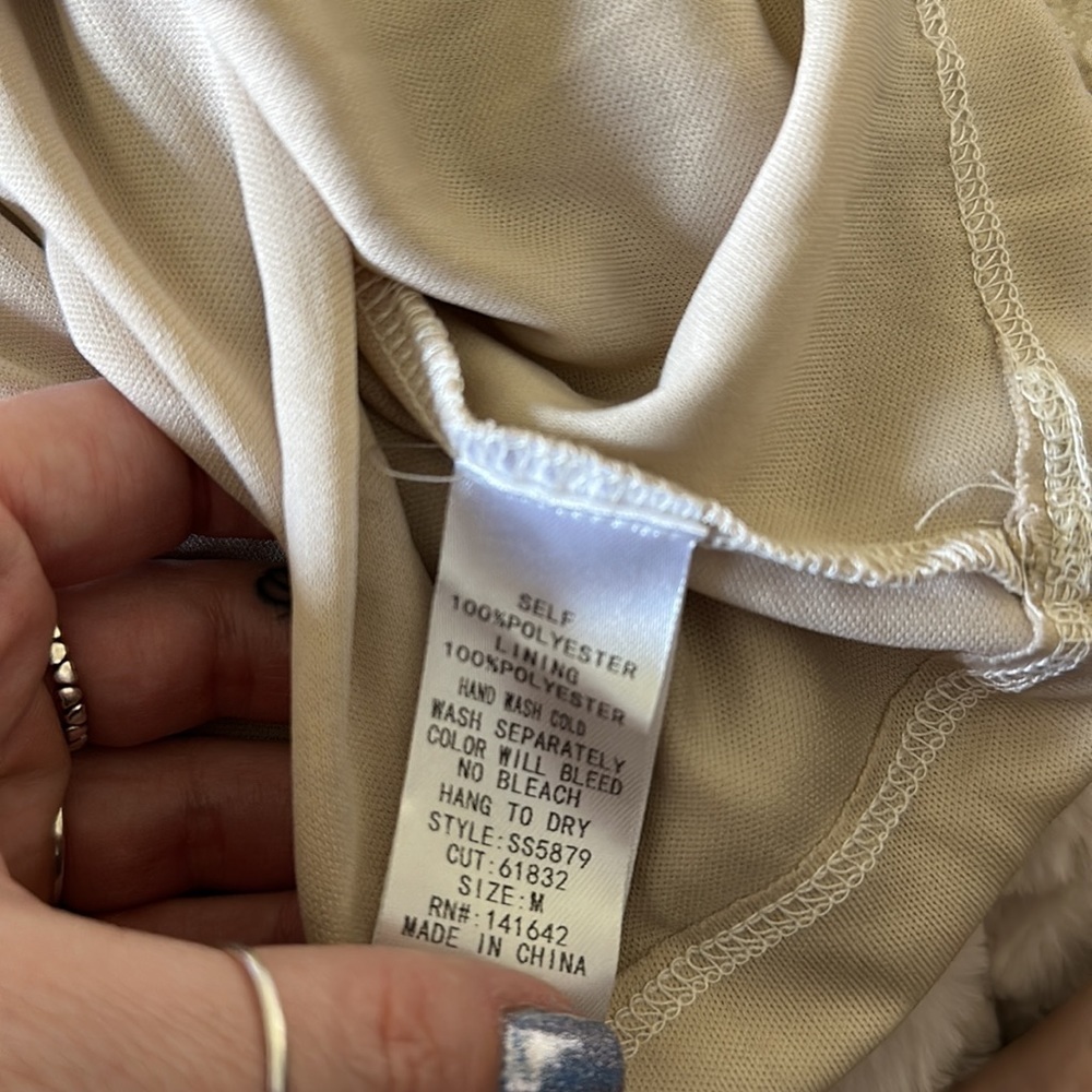 Size medium, taupe floral off the shoulder dress - Picture 4 of 4